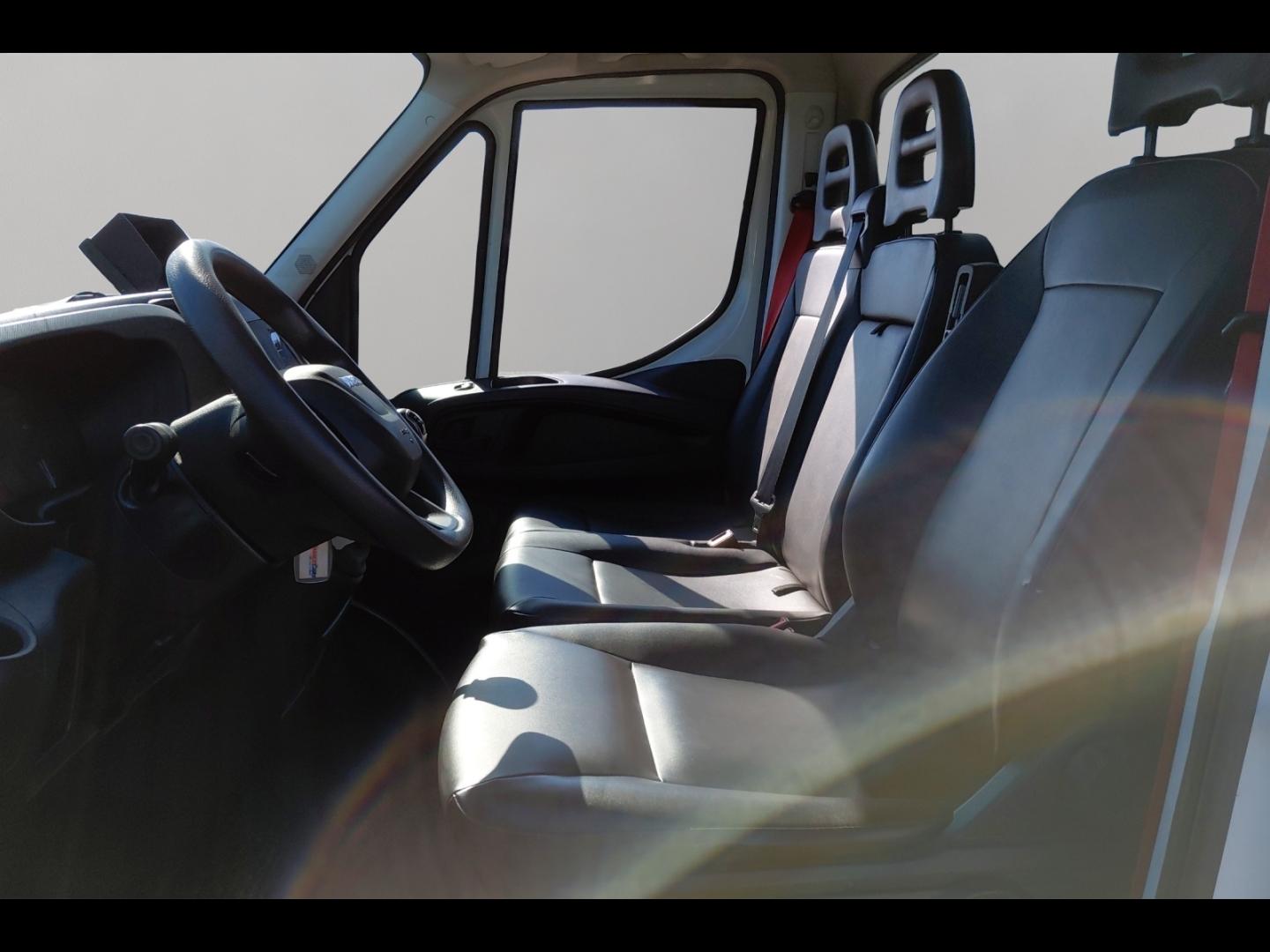 Image IVECO Daily CCb 35C16H empattement 3750 3.0 Tor