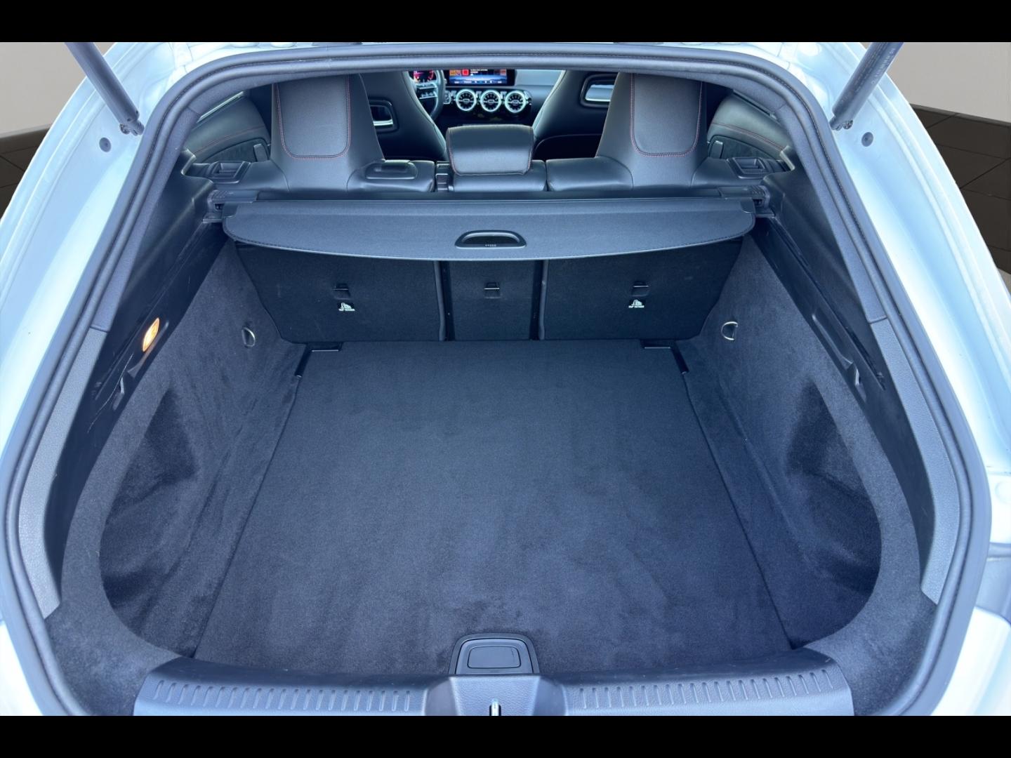 Image MERCEDES-BENZ CLA Shooting Brake 200 d 150ch AMG Line 8G-DCT