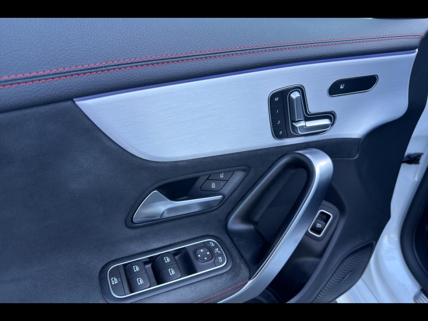 Image MERCEDES-BENZ CLA Shooting Brake 200 d 150ch AMG Line 8G-DCT