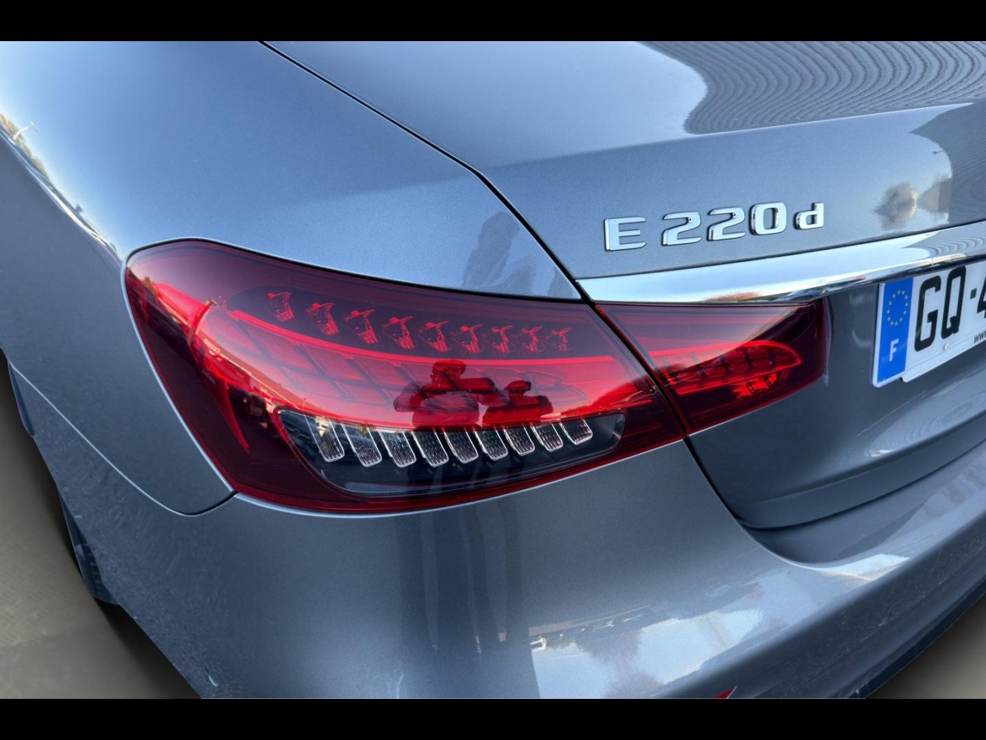 Image MERCEDES-BENZ Classe E 220 d 197+23ch AMG Line 9G-Tronic