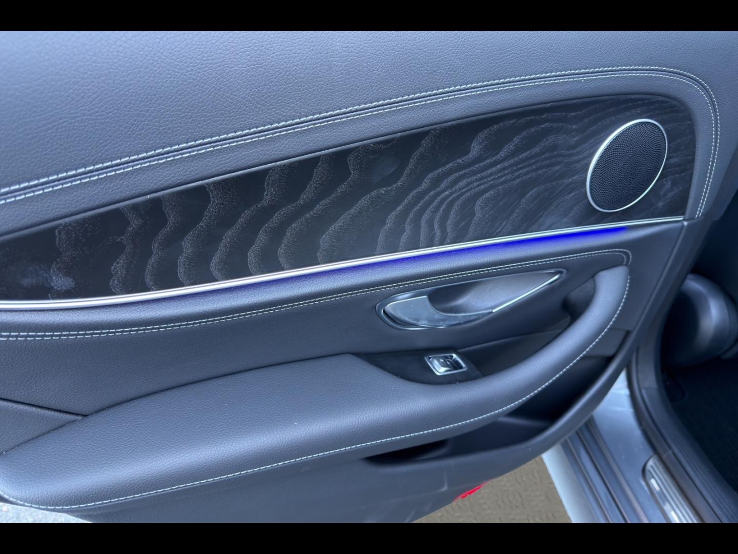 Image MERCEDES-BENZ Classe E 220 d 197+23ch AMG Line 9G-Tronic