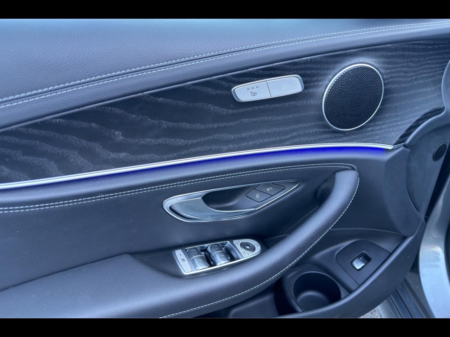 Image MERCEDES-BENZ Classe E 220 d 197+23ch AMG Line 9G-Tronic