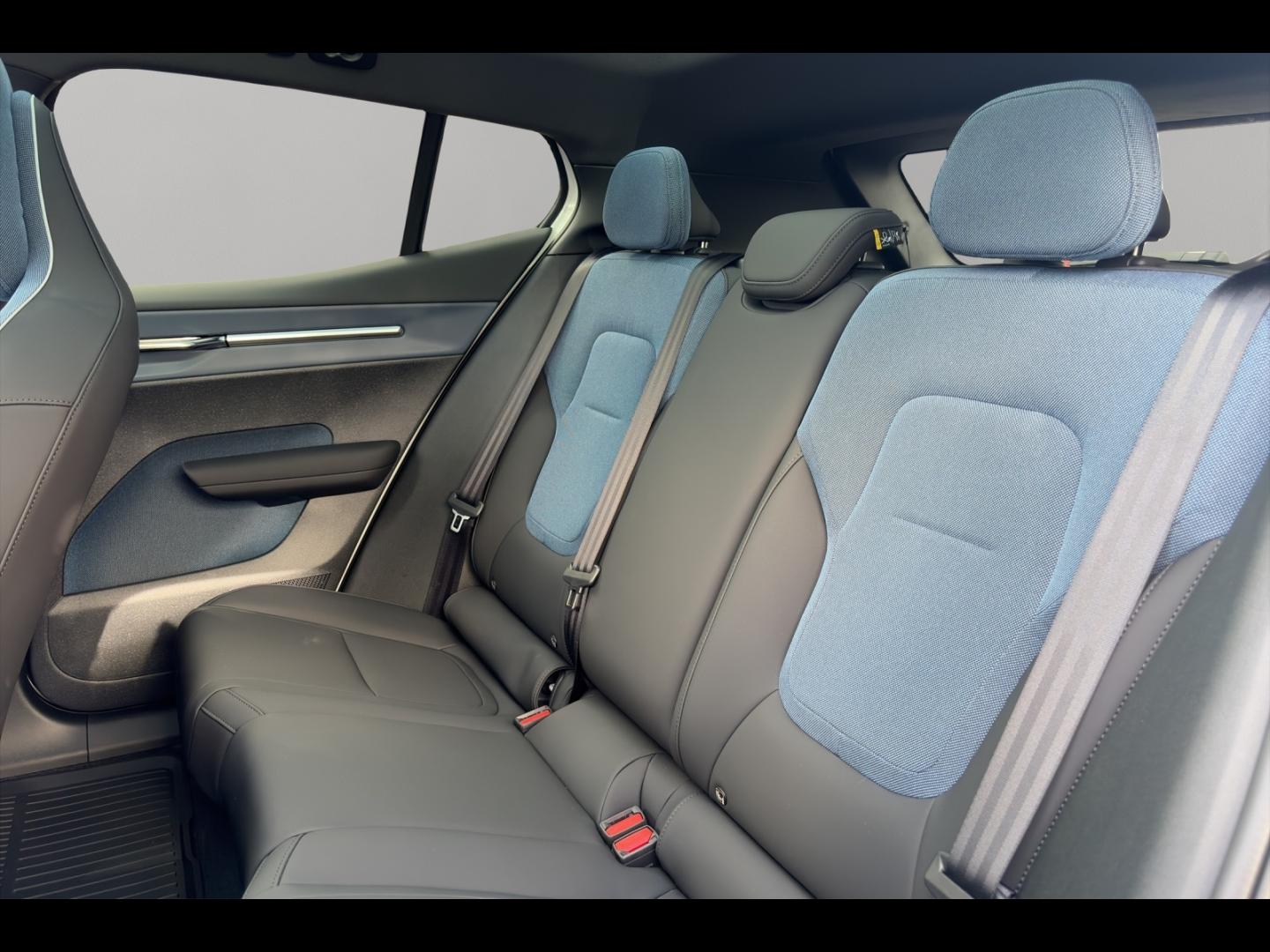 Image VOLVO EX30 Cross Country P5 Long Range 272ch 69kWh Ultra
