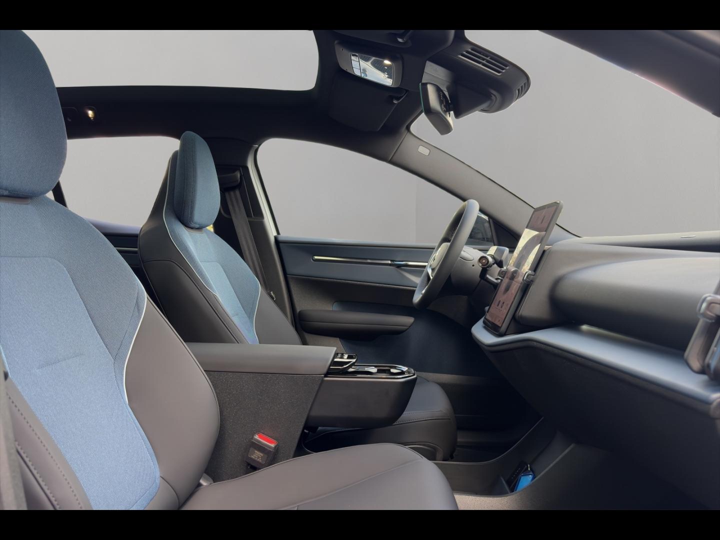 Image VOLVO EX30 Cross Country P5 Long Range 272ch 69kWh Ultra