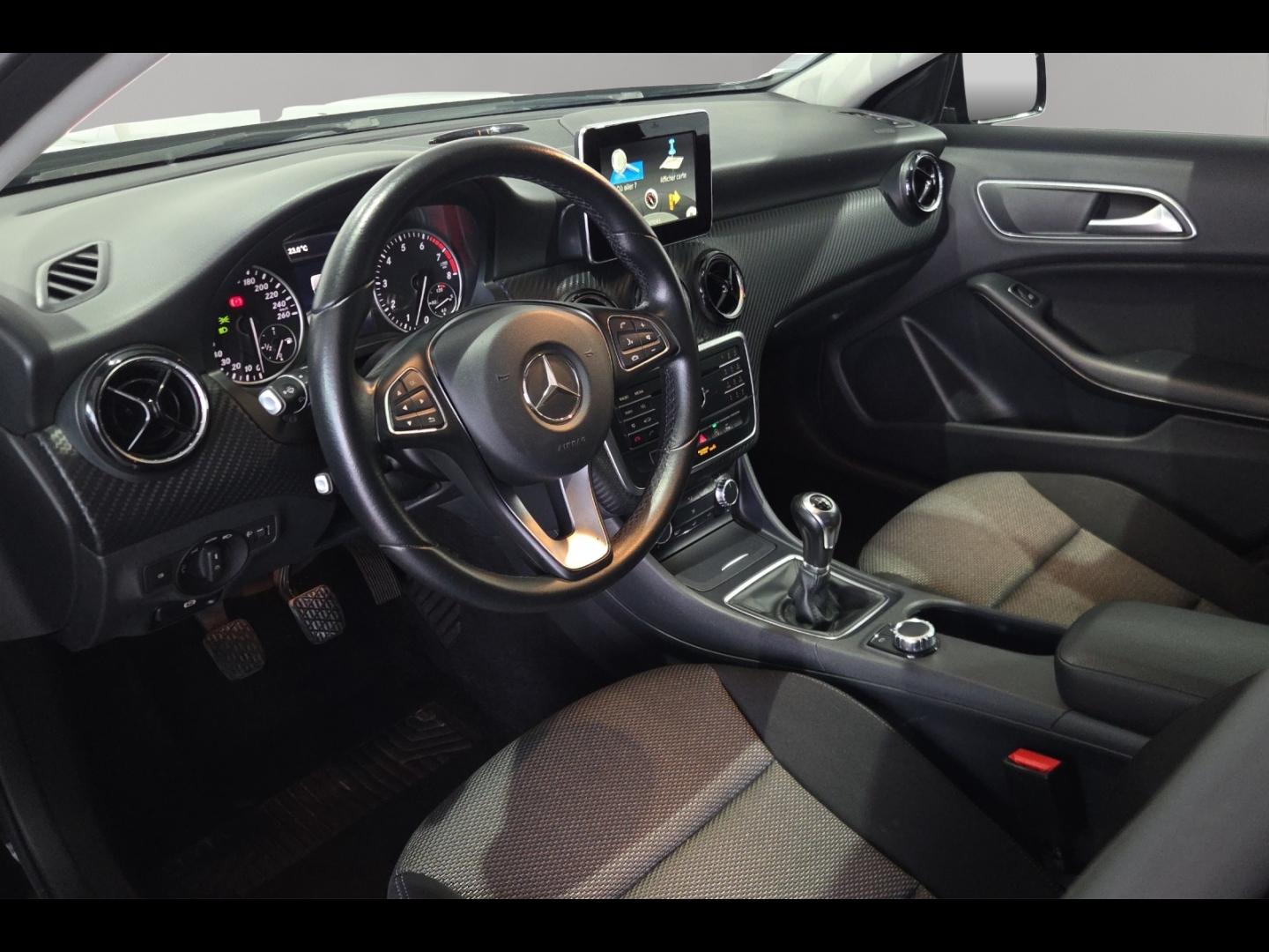 Image MERCEDES-BENZ GLA 180 Inspiration