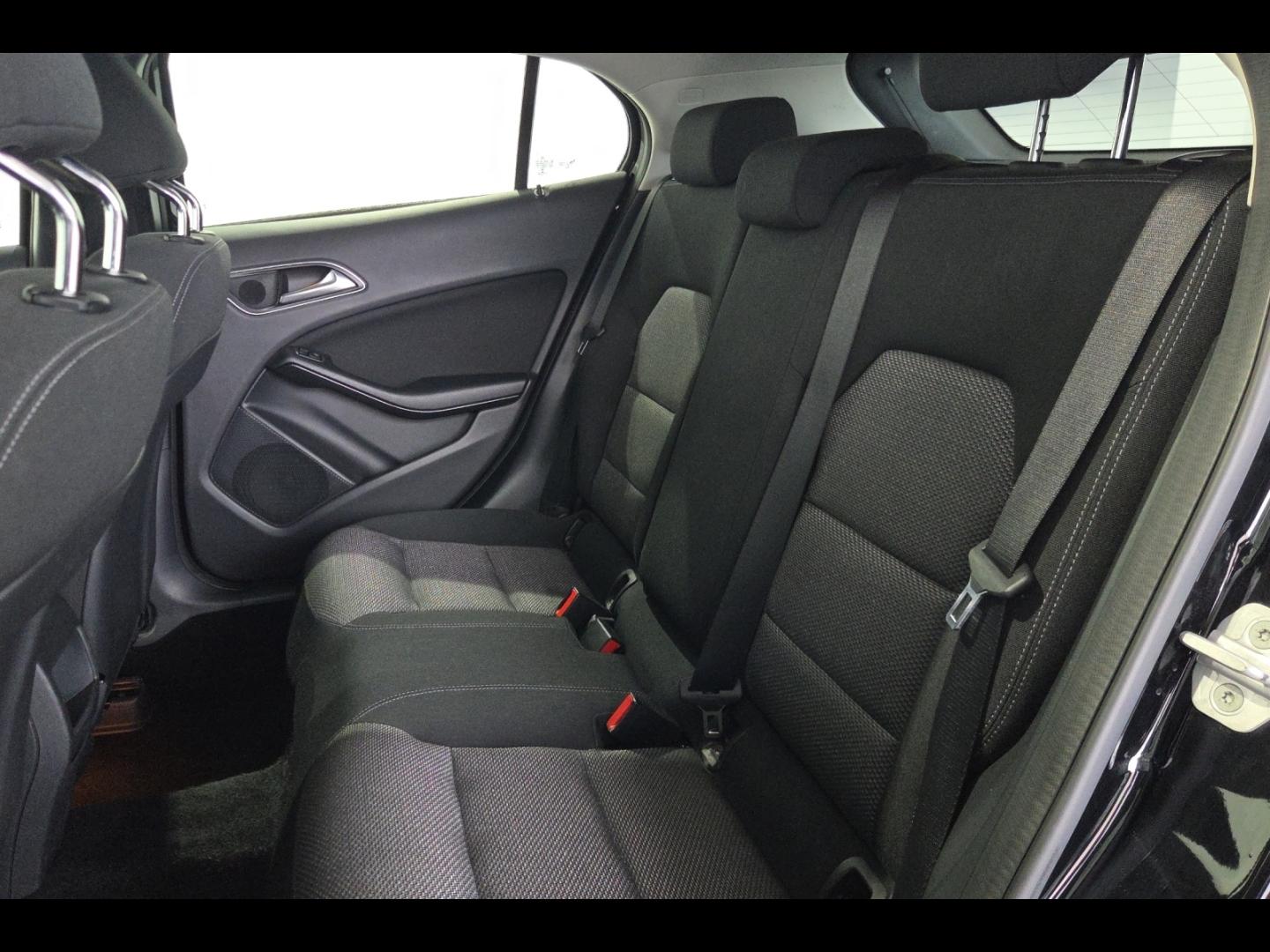 Image MERCEDES-BENZ GLA 180 Inspiration
