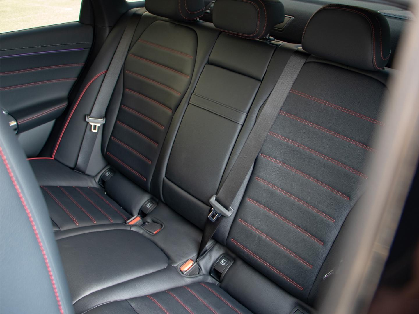 Image MERCEDES-BENZ Classe C 400 489ch 94,5kWh AMG Line 4Matic