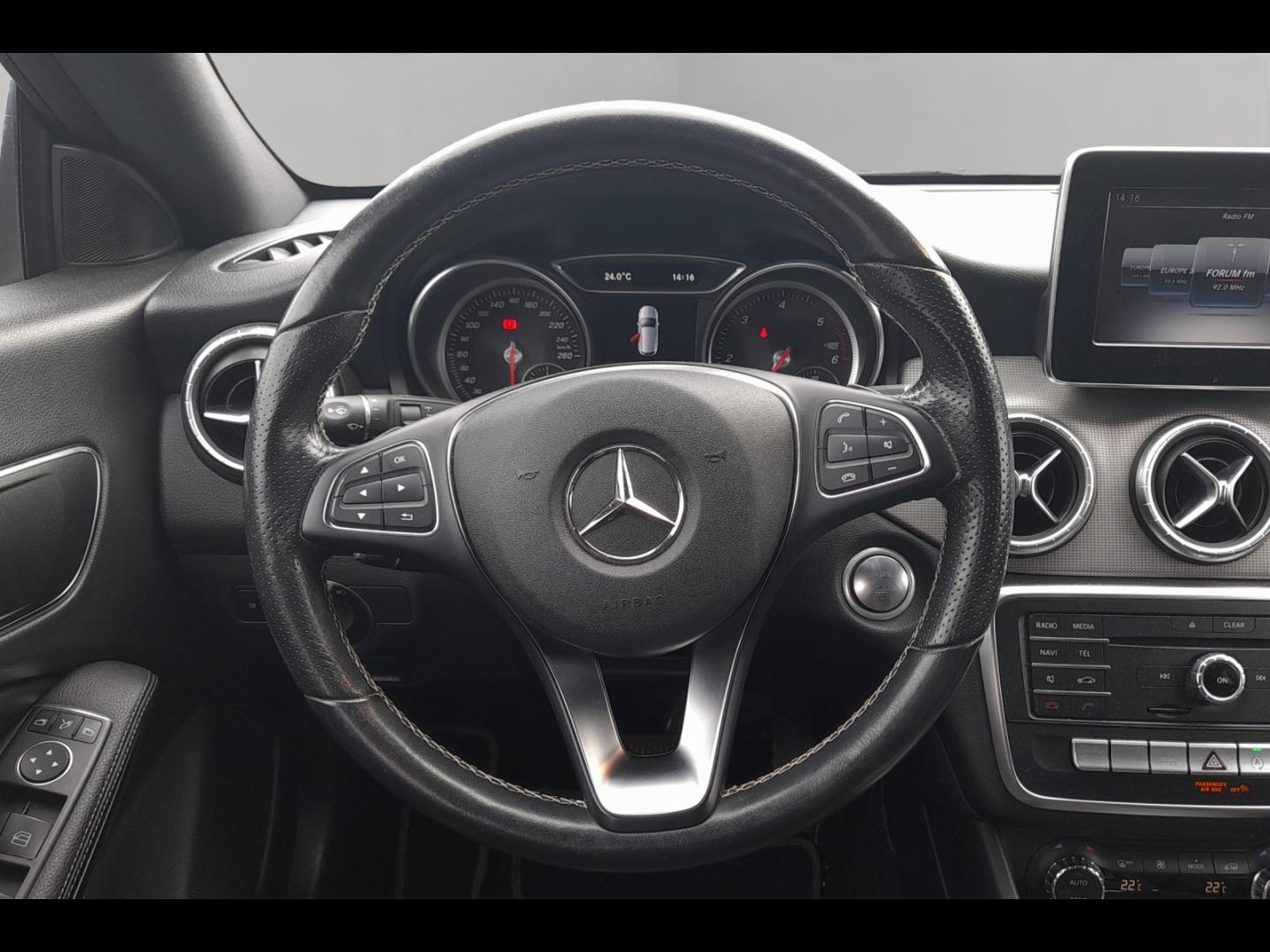 Image MERCEDES-BENZ CLA Shooting Brake 200 d Sensation 7G-DCT Euro6c
