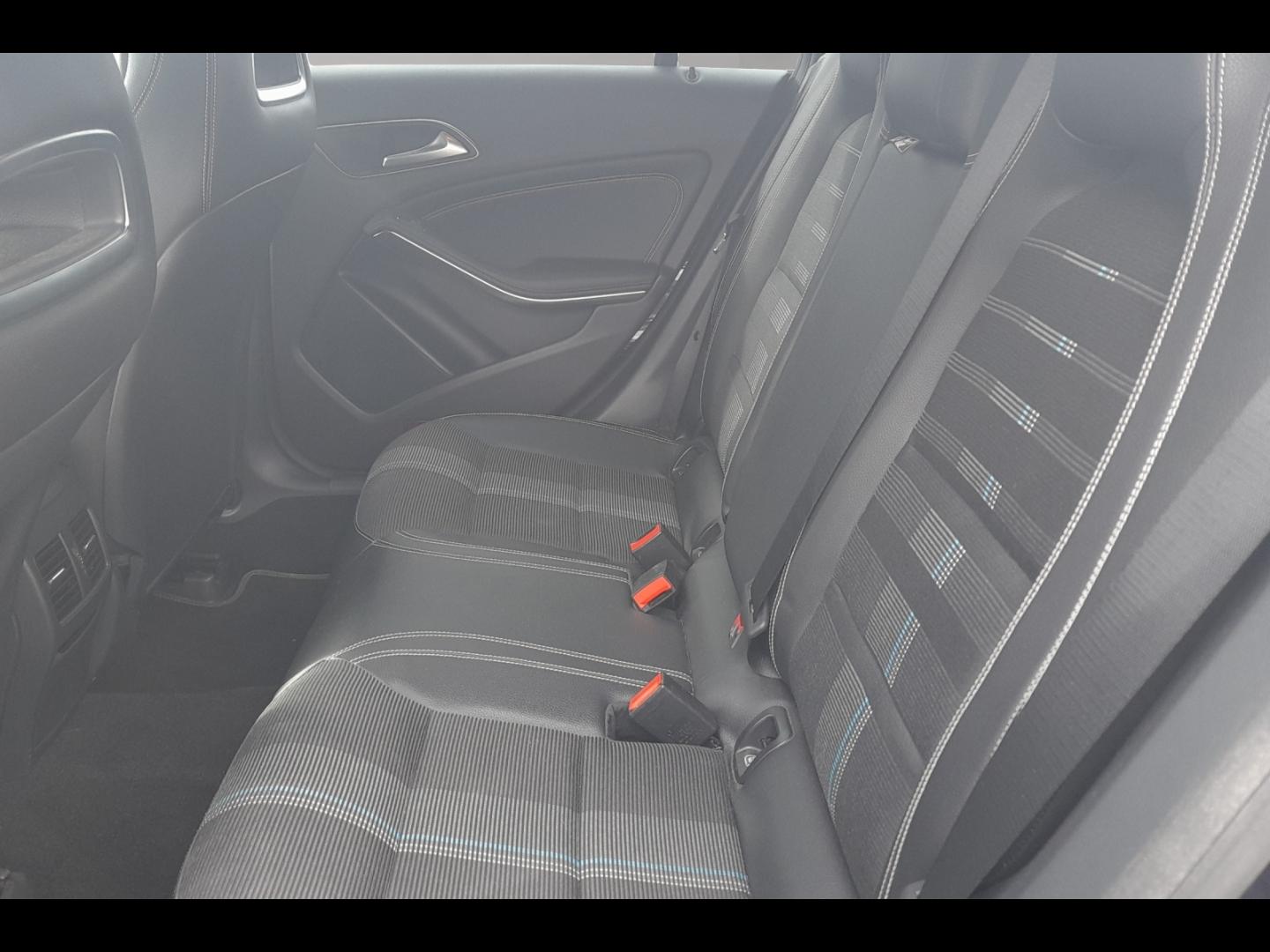 Image MERCEDES-BENZ CLA Shooting Brake 200 d Sensation 7G-DCT Euro6c