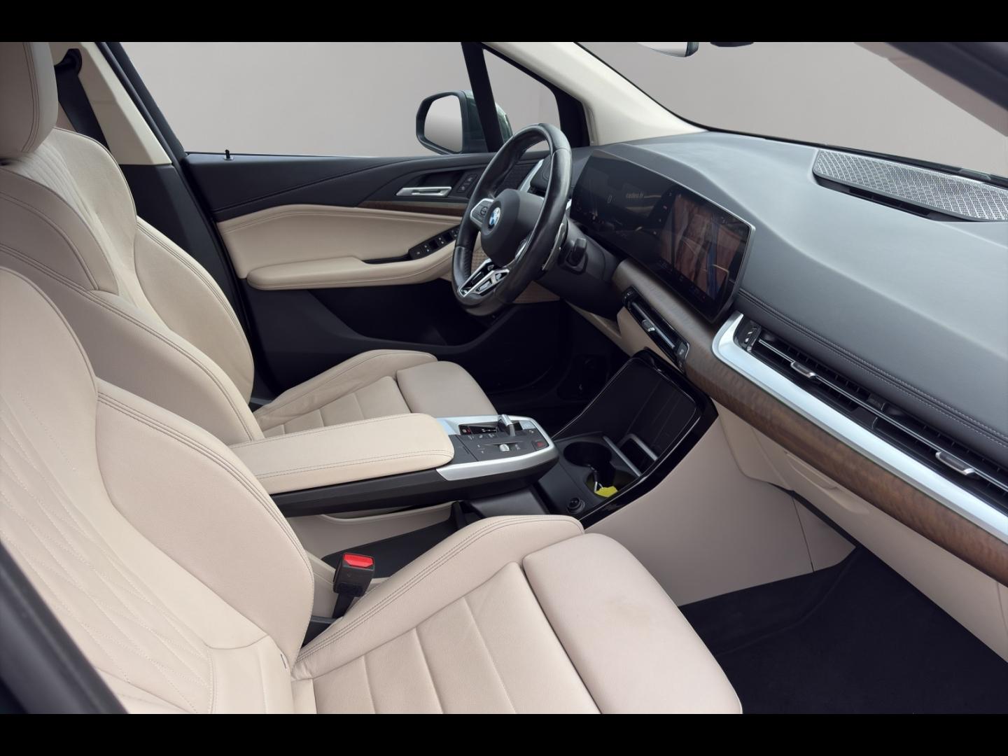 Image BMW Série 2 ActiveTourer 220i 170ch Luxury DKG7