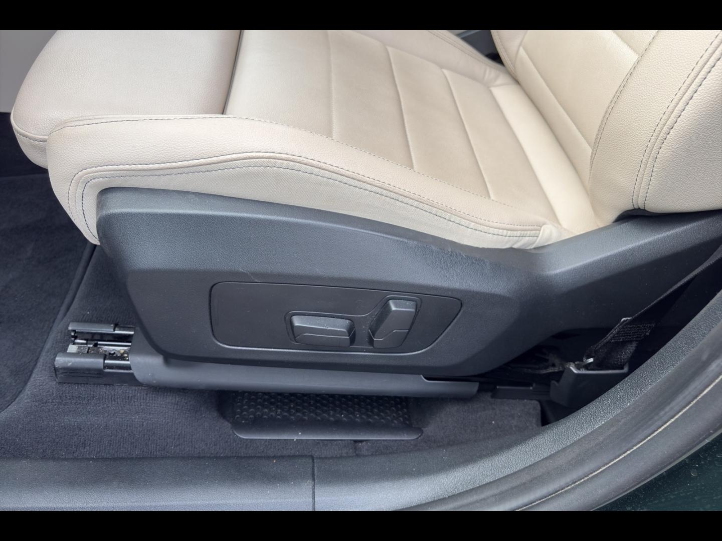 Image BMW Série 2 ActiveTourer 220i 170ch Luxury DKG7