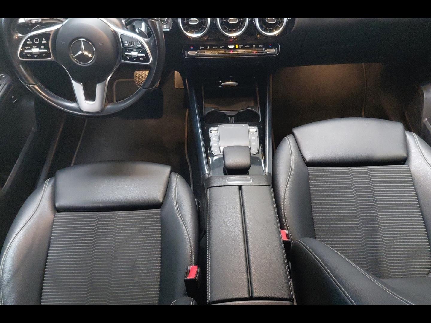 Image MERCEDES-BENZ GLA 200 d 150ch Progressive Line 8G-DCT