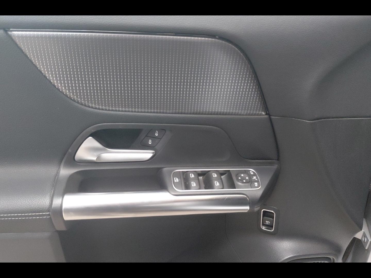 Image MERCEDES-BENZ GLA 200 d 150ch Progressive Line 8G-DCT
