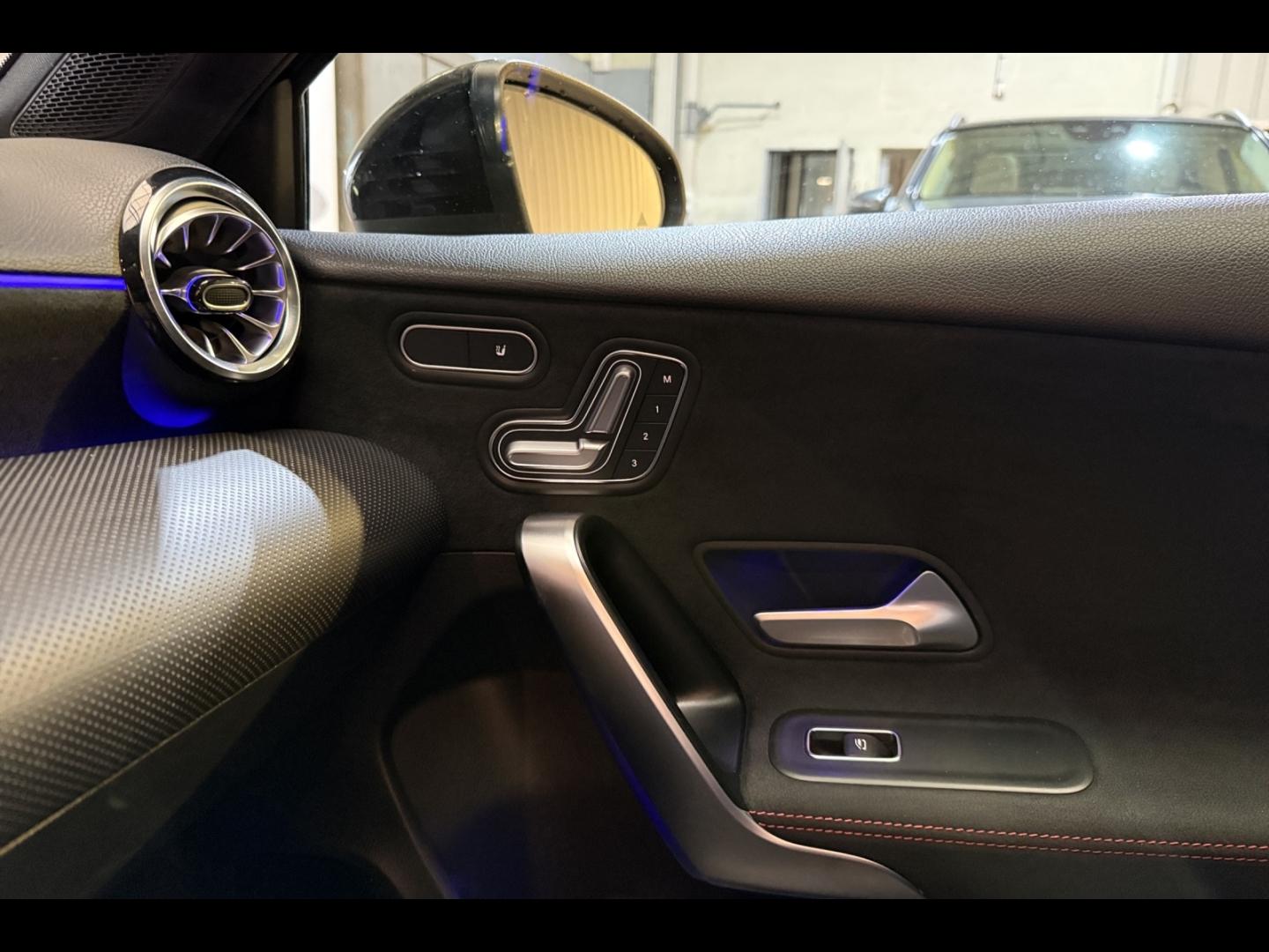 Image MERCEDES-BENZ Classe A Berline 200 d 150ch AMG Line 8G-DCT