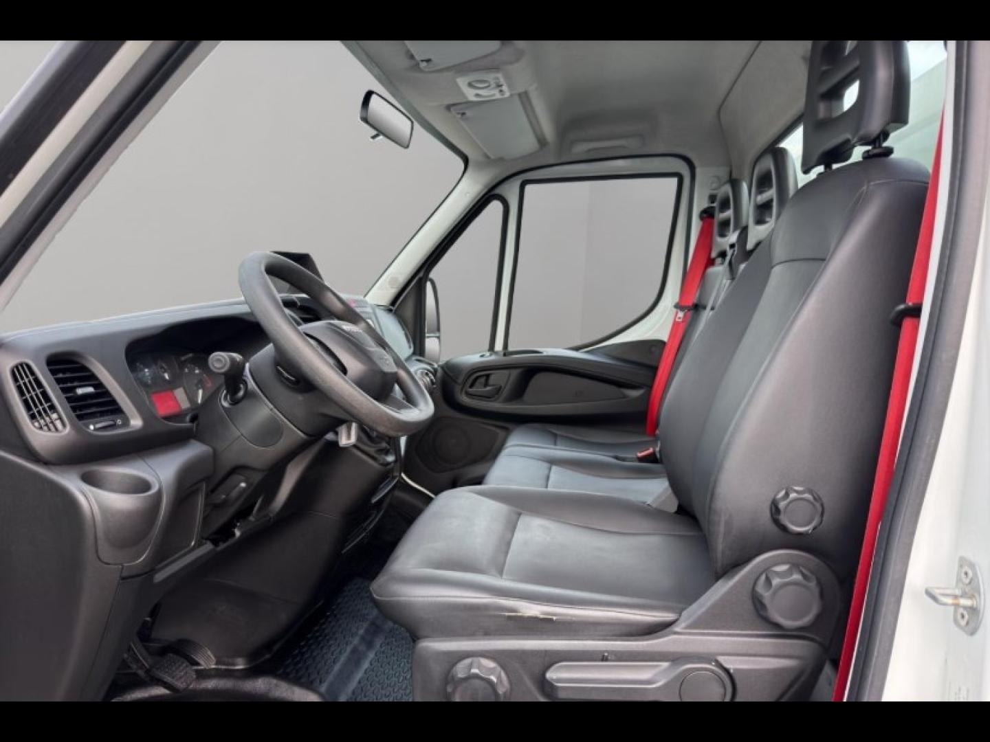 Image IVECO Daily CCb 35-160H / 3.0 160CH / BENNE & COFFRE / 35C16 / 2024 /