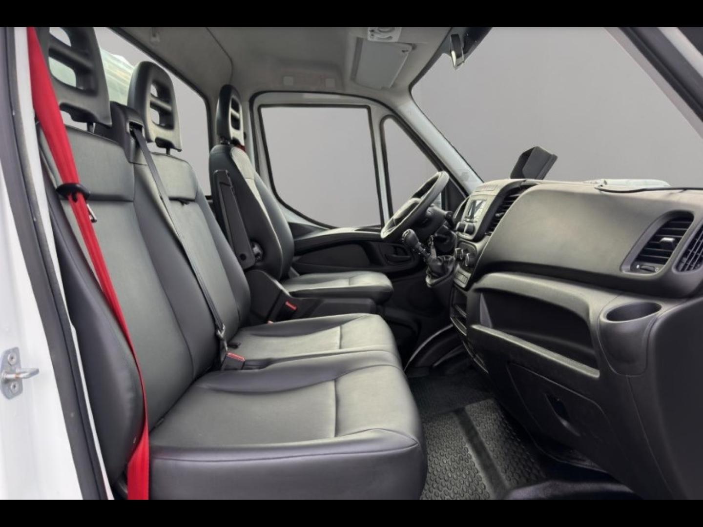 Image IVECO Daily CCb 35-160H / 3.0 160CH / BENNE & COFFRE / 35C16 / 2024 /