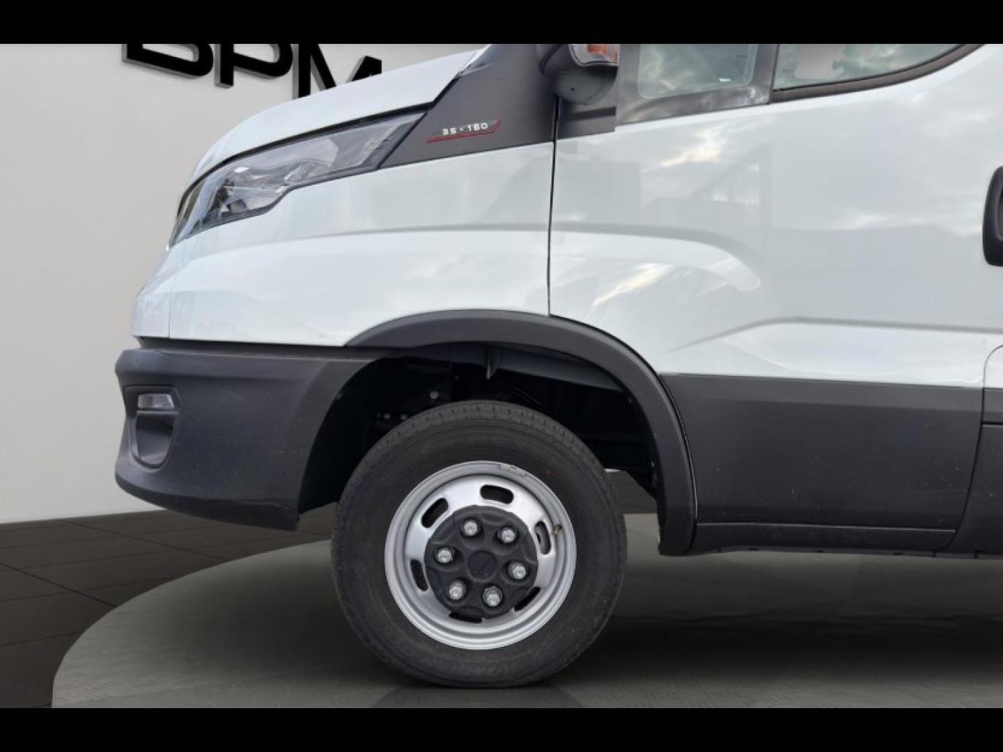 Image IVECO Daily CCb 35-160H / 3.0 160CH / BENNE & COFFRE / 35C16 / 2024 /
