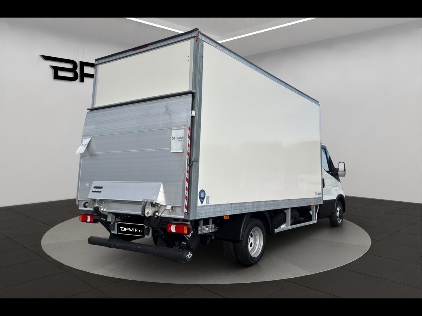 Image IVECO Daily CCb 35-160H / 3.0 160CH / CAISSE & HAYON / 35C16 / 2024 /