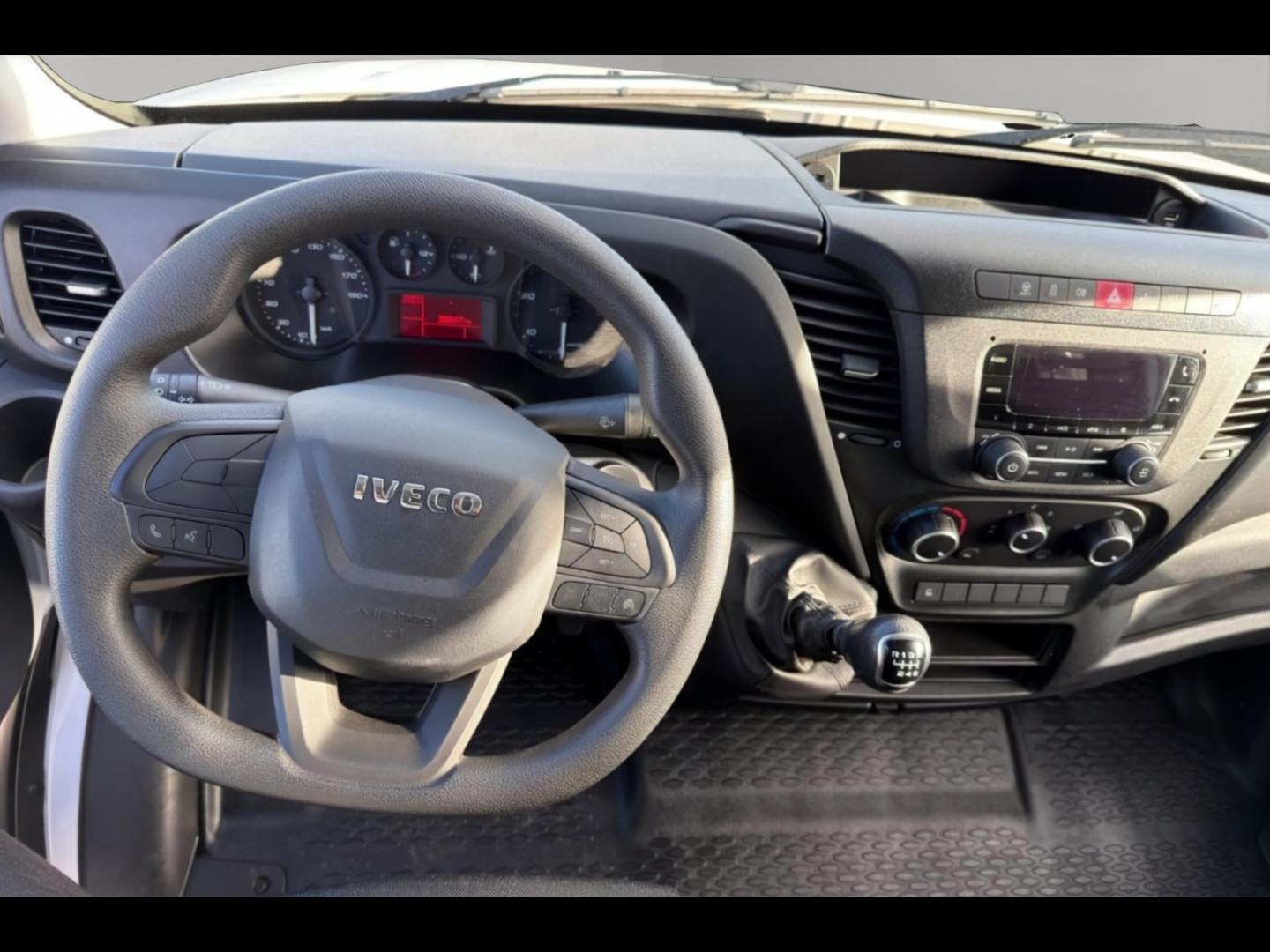 Image IVECO Daily CCb 35-160H / 3.0 160CH / CAISSE & HAYON / 35C16 / 2024 /