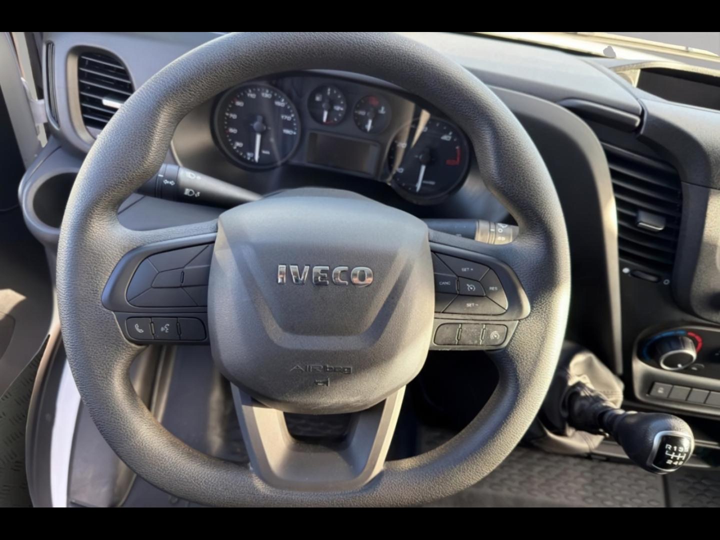 Image IVECO Daily CCb 35-160H / 3.0 160CH / CAISSE & HAYON / 35C16 / 2024 /