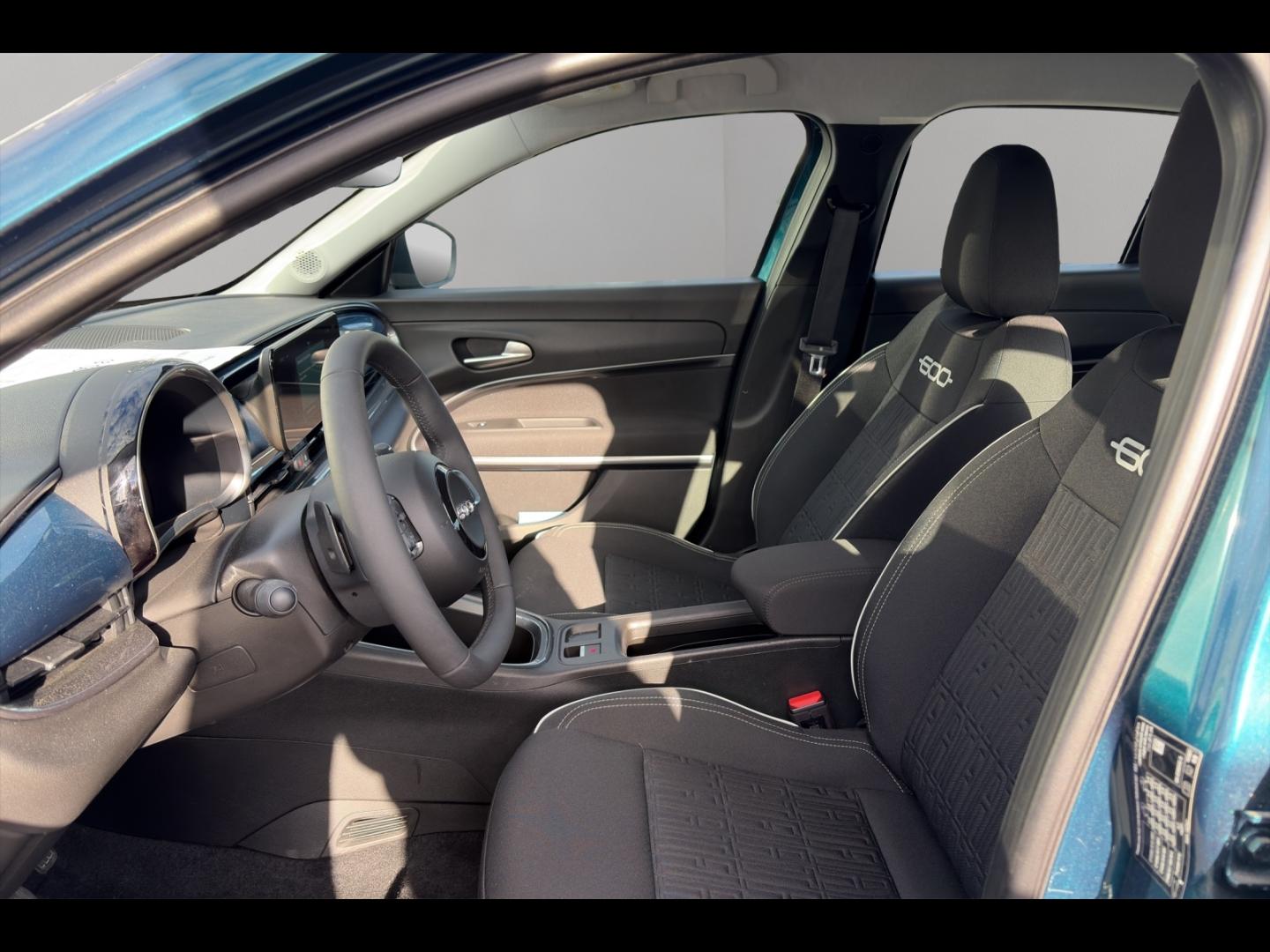 Image FIAT 600 1.2 Hybrid Turbo 145ch Pop eDCT6 Step 2
