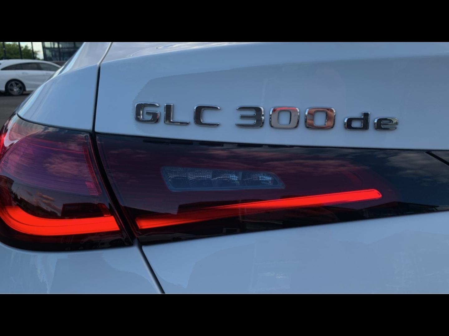 Image MERCEDES-BENZ GLC Coupé 300 d e Hybrid 197+136ch AMG Line + 4Matic 9G-Tronic