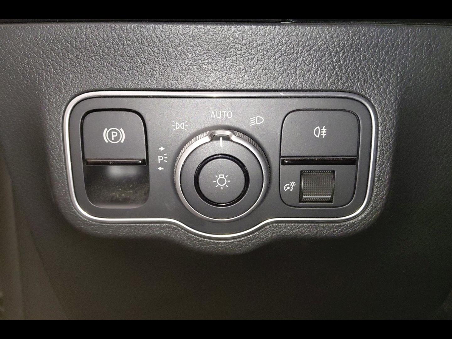 Image MERCEDES-BENZ GLA 200 d 150ch AMG Line 8G-DCT