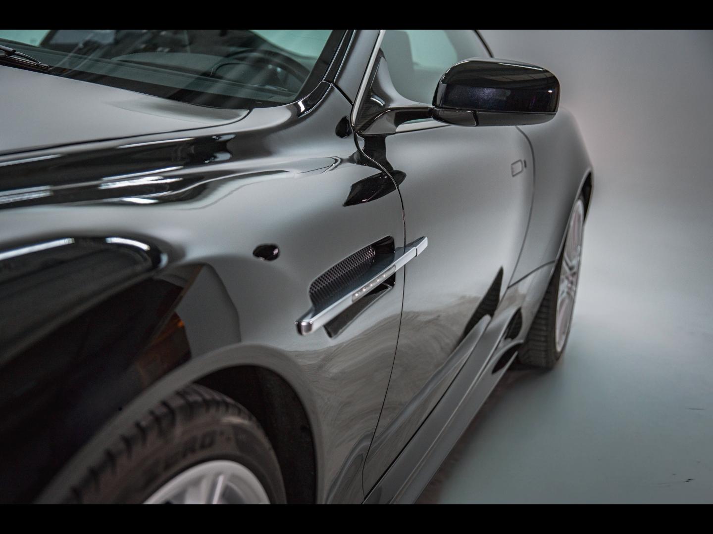 Image ASTON MARTIN DBS Coupé V12 5.9 Touchtronic2