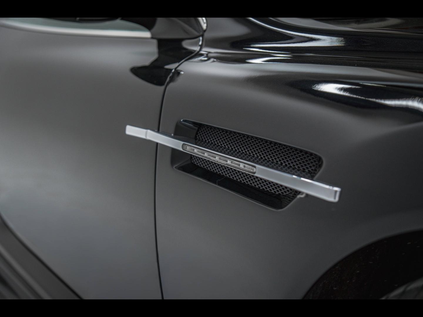 Image ASTON MARTIN DBS Coupé V12 5.9 Touchtronic2