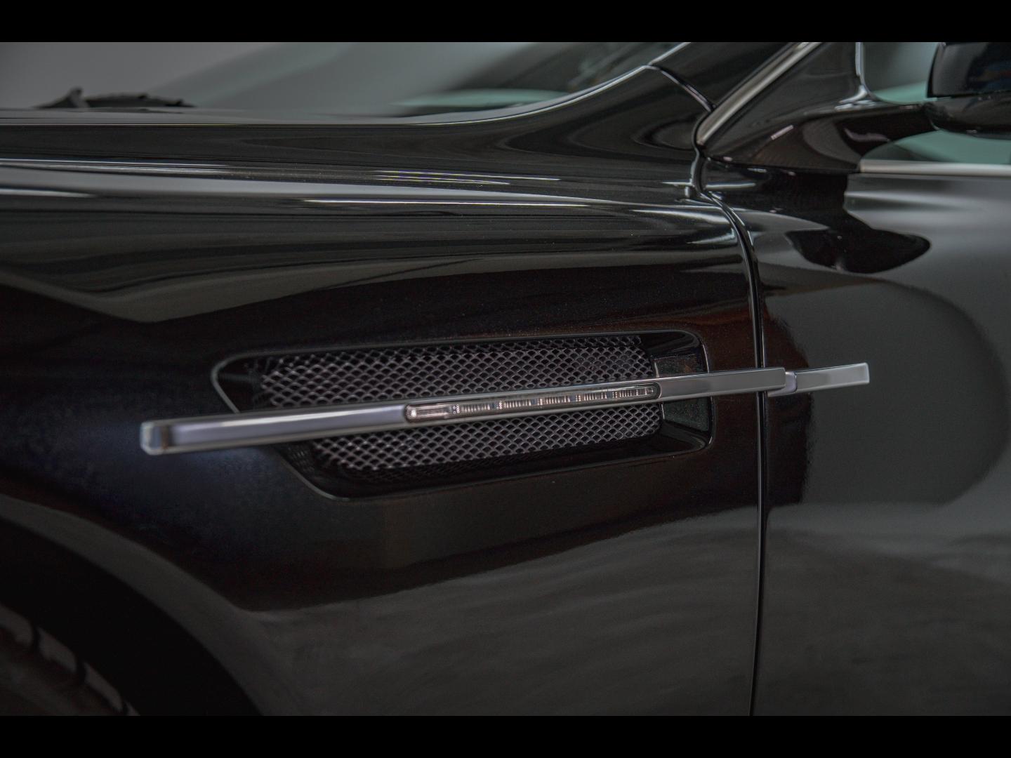 Image ASTON MARTIN DBS Coupé V12 5.9 Touchtronic2