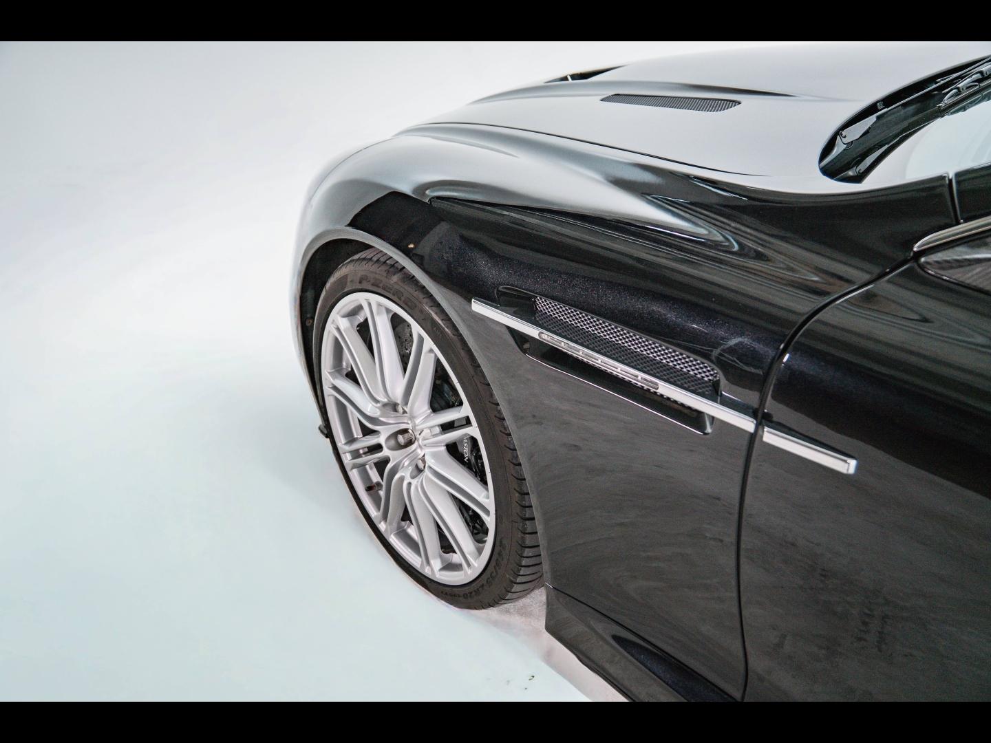 Image ASTON MARTIN DBS Coupé V12 5.9 Touchtronic2