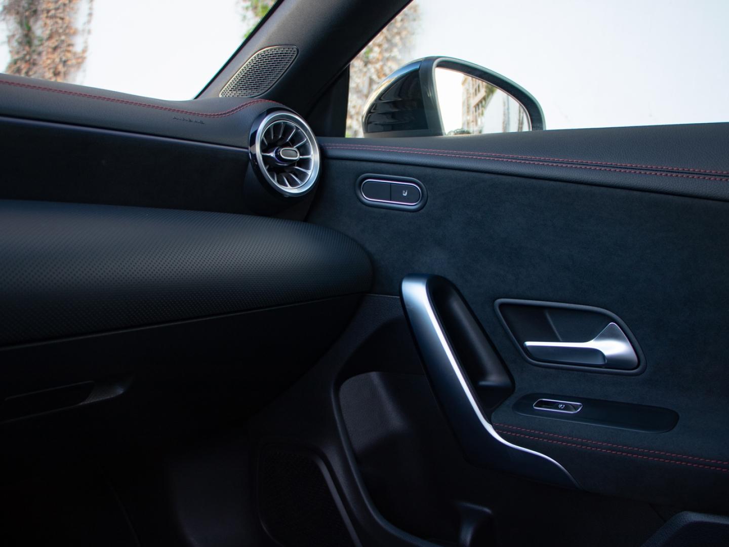 Image MERCEDES-BENZ CLA Shooting Brake 200 d 150ch AMG Line 8G-DCT