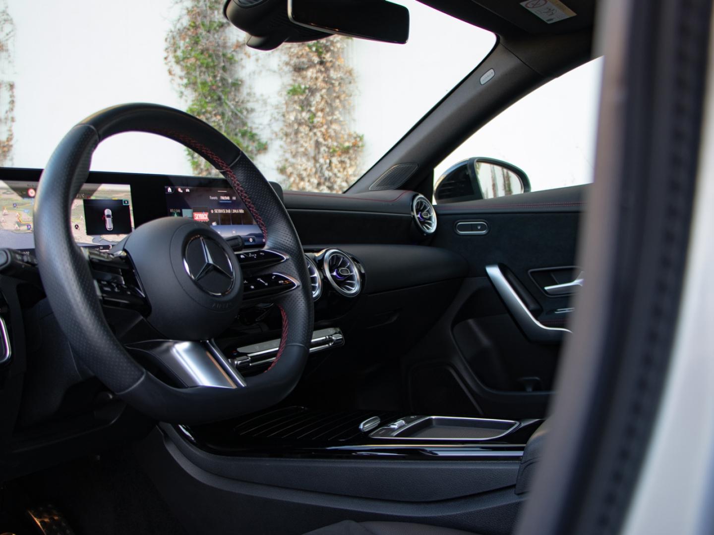 Image MERCEDES-BENZ CLA Shooting Brake 200 d 150ch AMG Line 8G-DCT