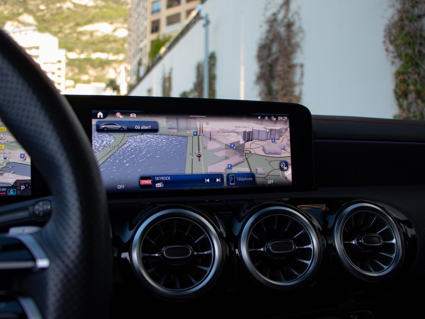 Image MERCEDES-BENZ CLA Shooting Brake 200 d 150ch AMG Line 8G-DCT