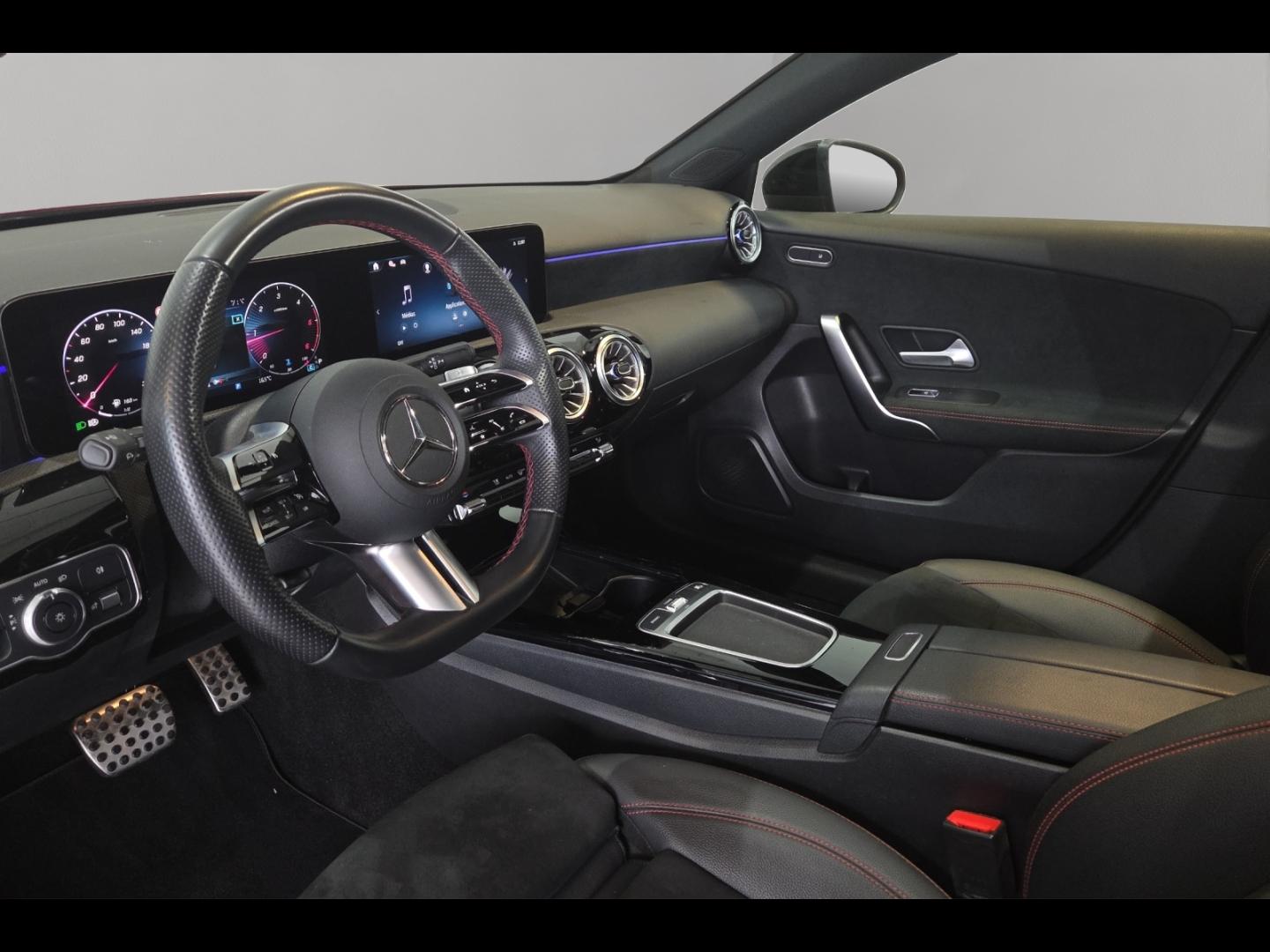Image MERCEDES-BENZ Classe A 180 d 116ch AMG Line 8G-DCT