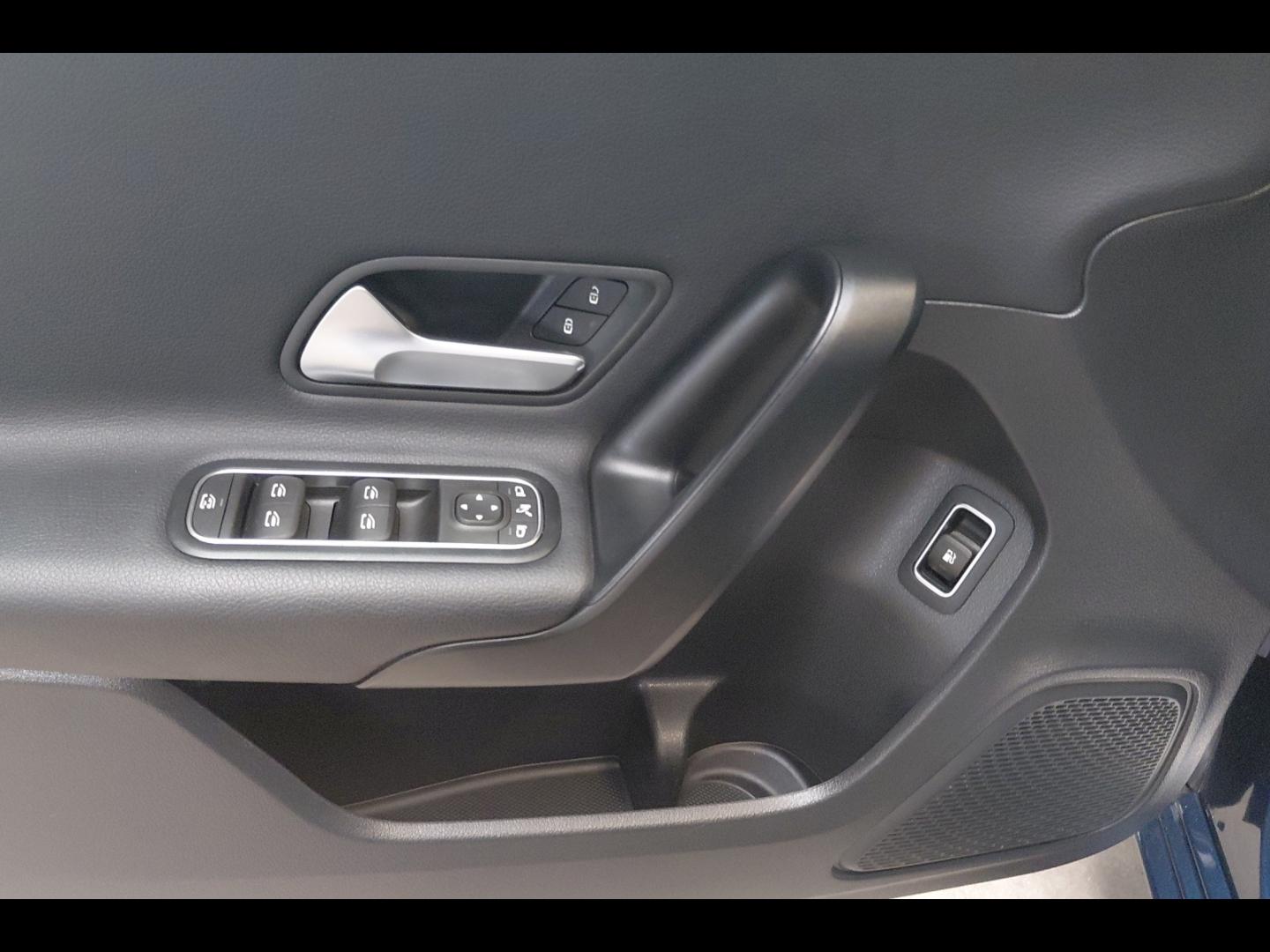 Image MERCEDES-BENZ Classe A 250 e 160+102ch Business Line 8G-DCT 8cv