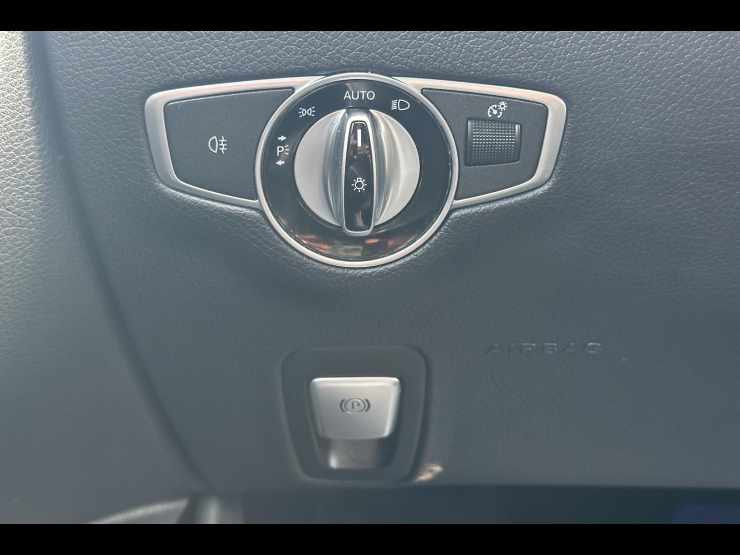 Image MERCEDES-BENZ Classe E 220 d 194ch Avantgarde Line 9G-Tronic