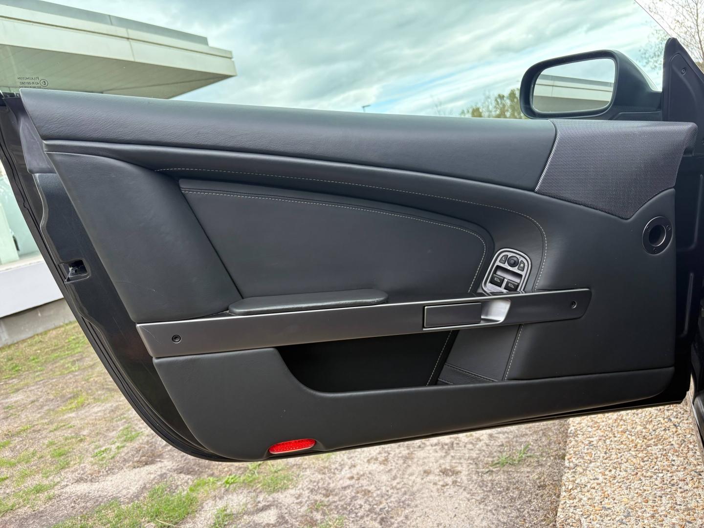 Image ASTON MARTIN DB9 Coupé V12 5.9L Touchtronic2