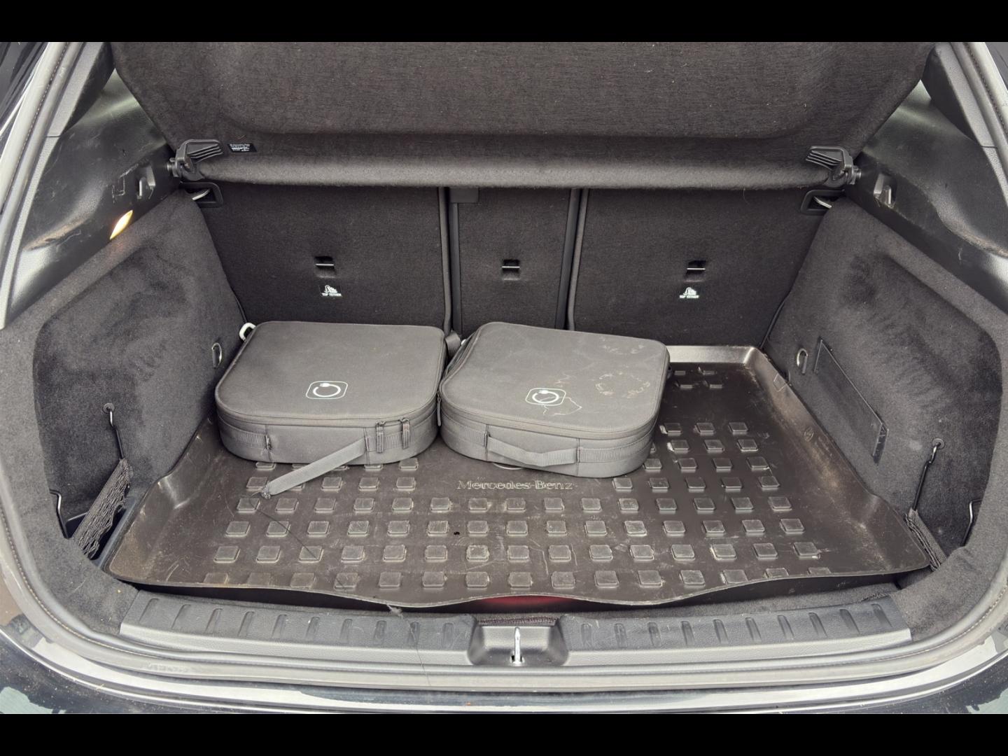 Image MERCEDES-BENZ GLA 250 e 160+102ch AMG Line 8G-DCT