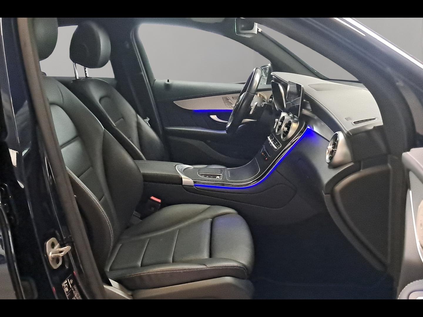 Image MERCEDES-BENZ GLC Coupé 300 de 194+122ch AMG Line 4Matic 9G-Tronic