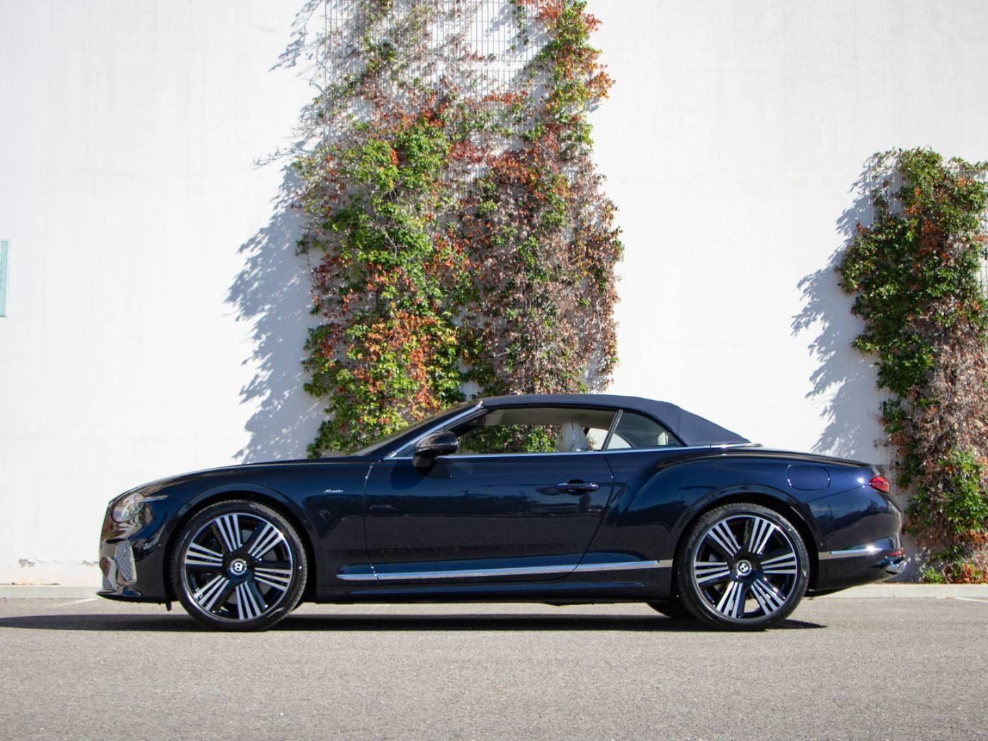Image BENTLEY CONTINENTAL GTC Azure V8 4.0 Hybrid 680ch