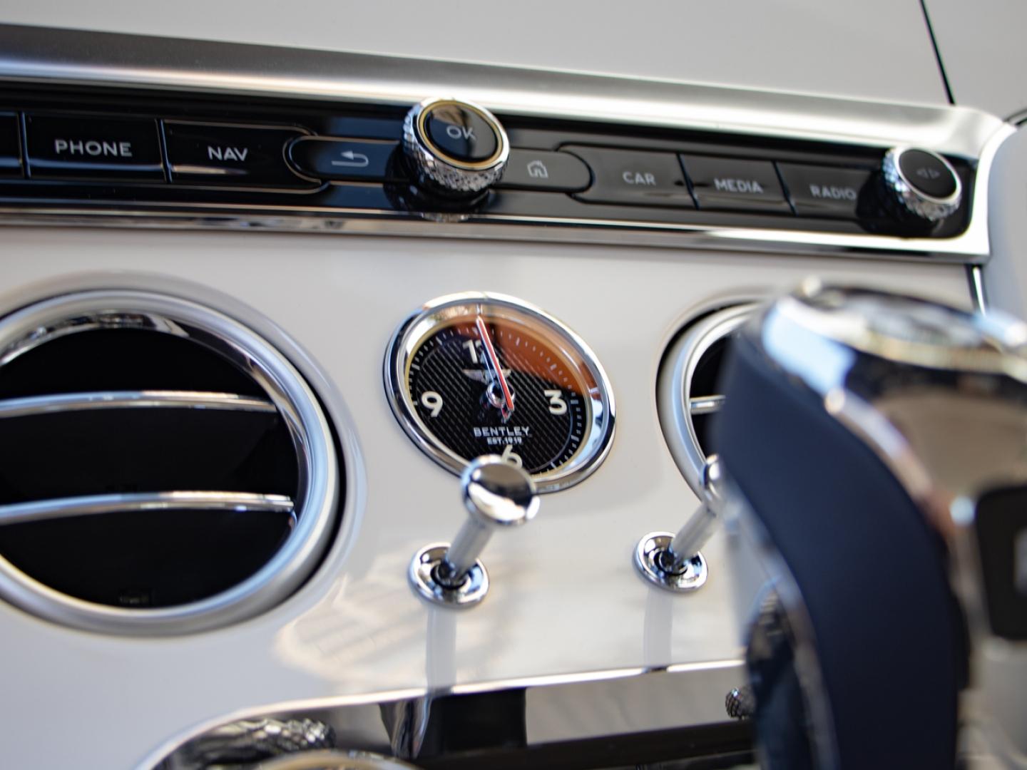 Image BENTLEY CONTINENTAL GTC Azure V8 4.0 Hybrid 680ch