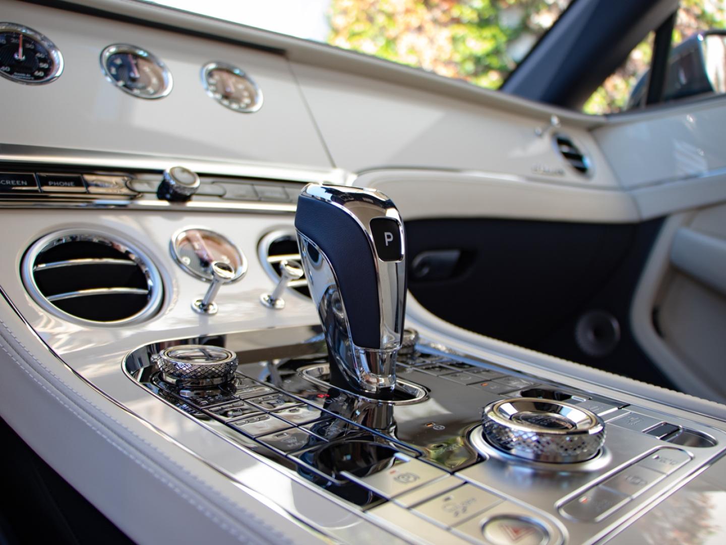 Image BENTLEY CONTINENTAL GTC Azure V8 4.0 Hybrid 680ch