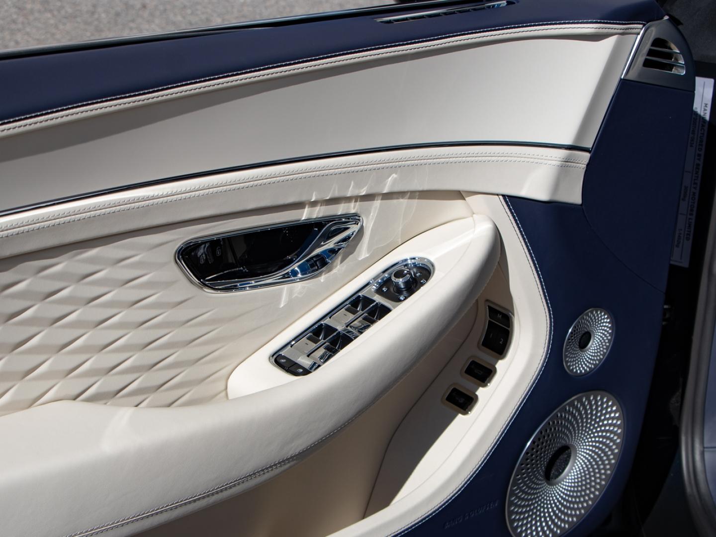 Image BENTLEY CONTINENTAL GTC Azure V8 4.0 Hybrid 680ch