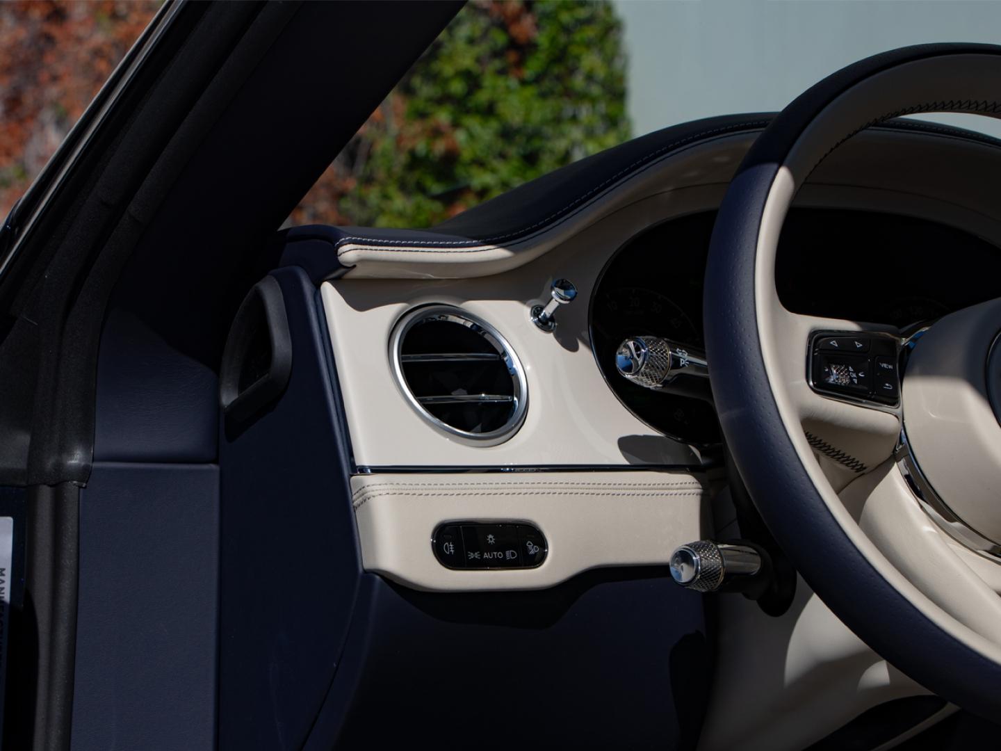 Image BENTLEY CONTINENTAL GTC Azure V8 4.0 Hybrid 680ch