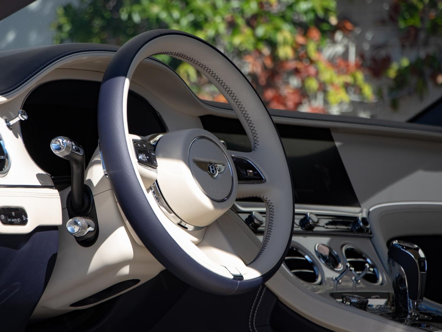 Image BENTLEY CONTINENTAL GTC Azure V8 4.0 Hybrid 680ch