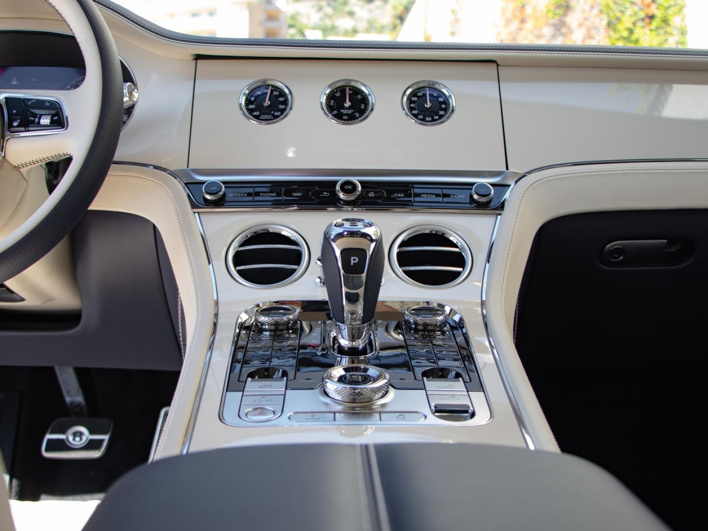 Image BENTLEY CONTINENTAL GTC Azure V8 4.0 Hybrid 680ch