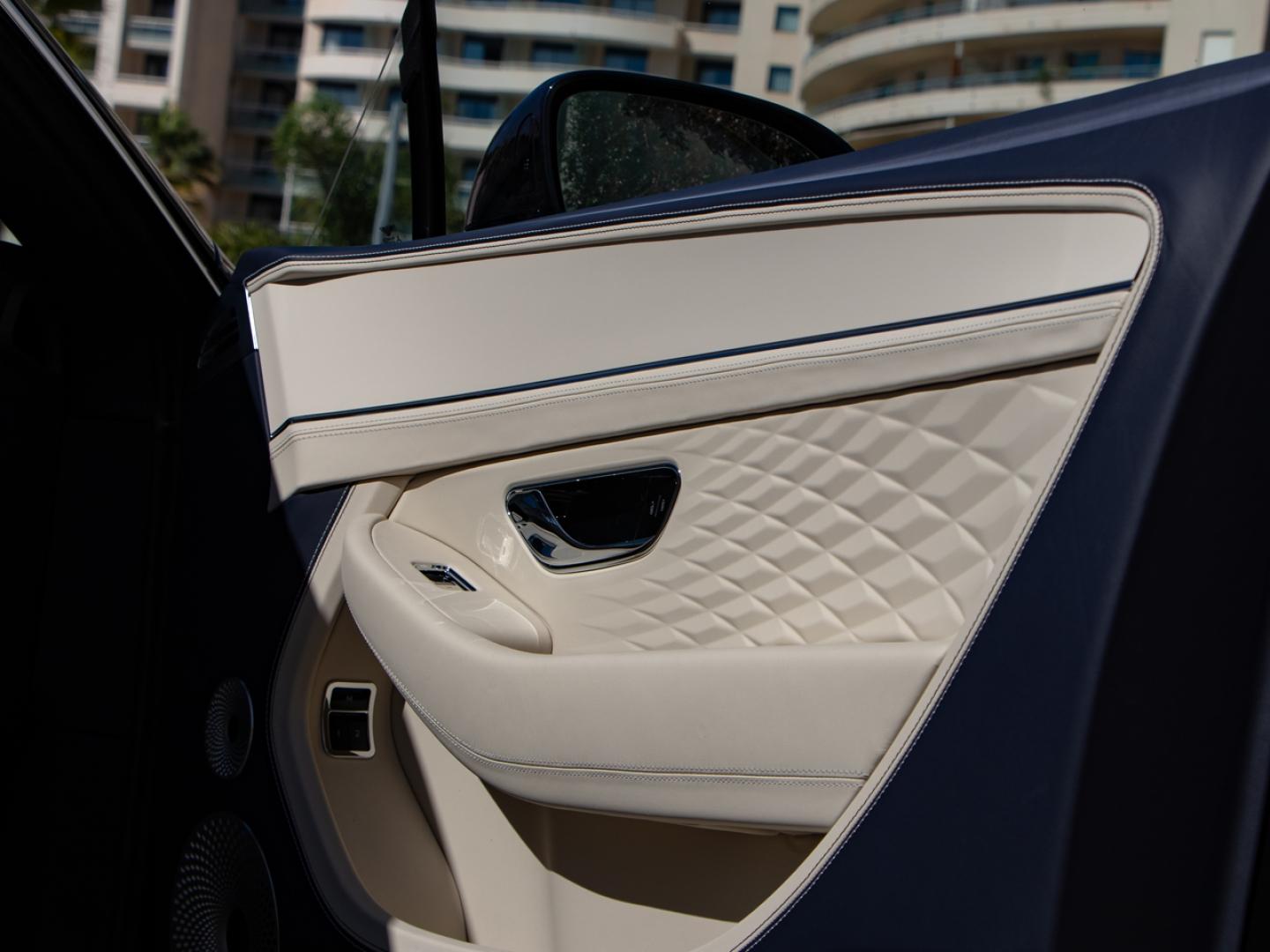 Image BENTLEY CONTINENTAL GTC Azure V8 4.0 Hybrid 680ch
