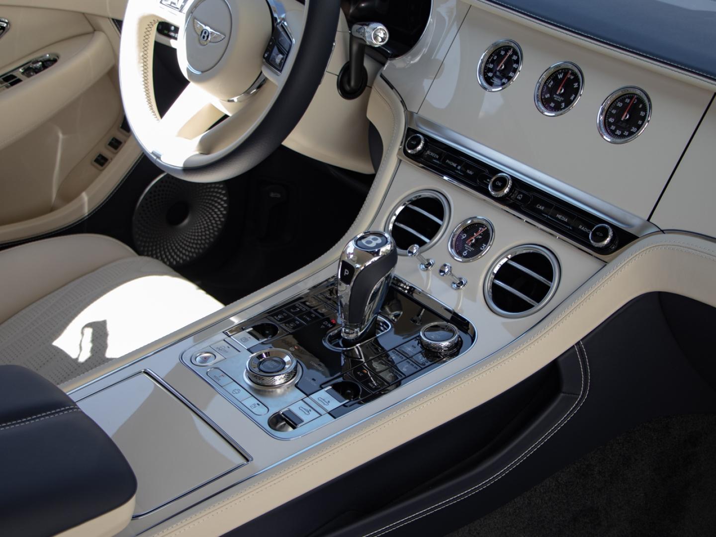 Image BENTLEY CONTINENTAL GTC Azure V8 4.0 Hybrid 680ch
