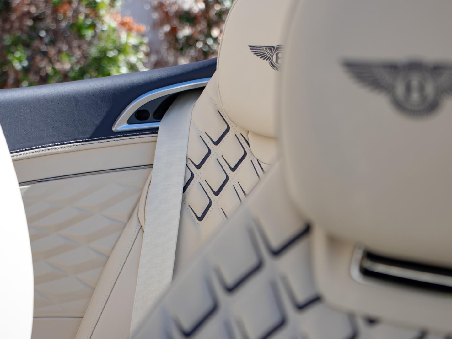 Image BENTLEY CONTINENTAL GTC Azure V8 4.0 Hybrid 680ch